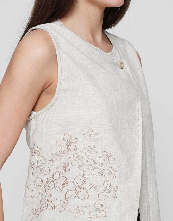 Expand Nyra Vest Wanita