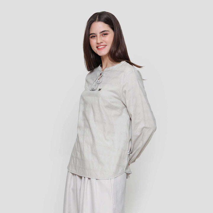 Expand Amarilla Blouse Wanita