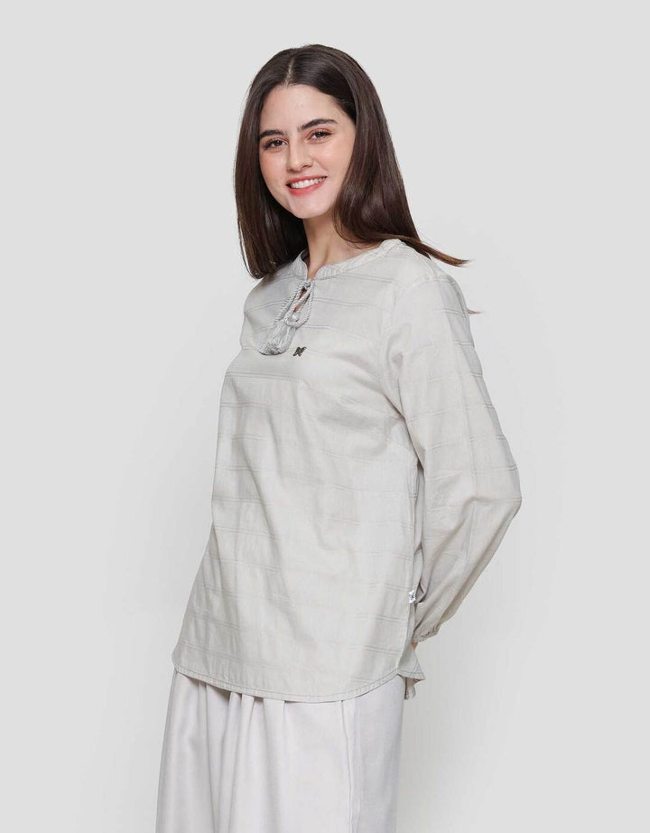Expand Amarilla Blouse Wanita