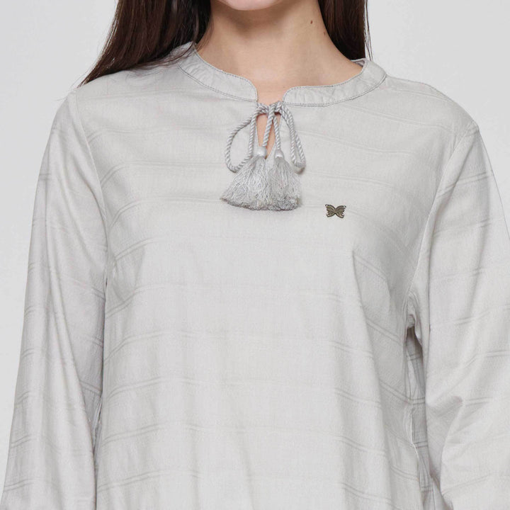 Expand Amarilla Blouse Wanita