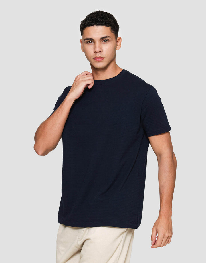 Cole Repeat Text Solid Kaos Casual Pria