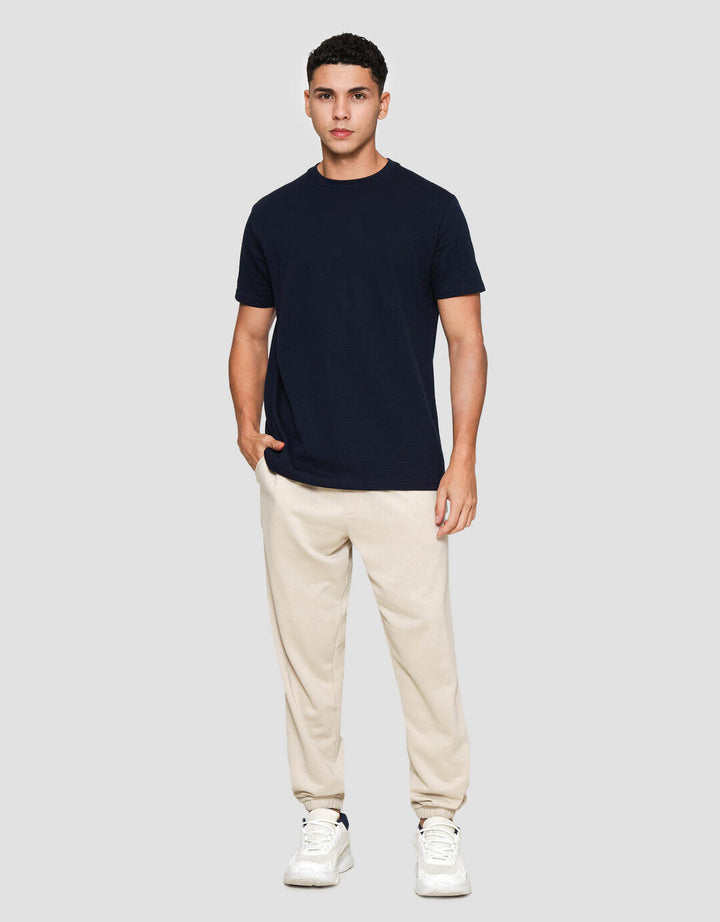 Cole Repeat Text Solid Kaos Casual Pria