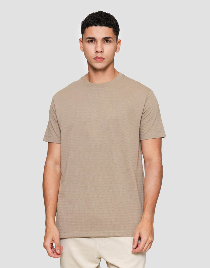 Cole Repeat Text Solid Kaos Casual Pria