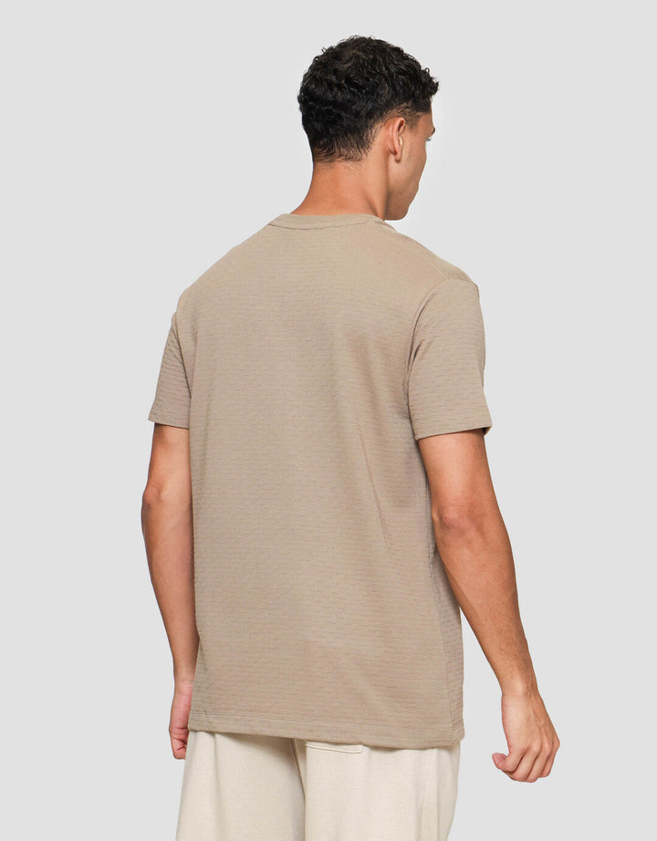 Cole Repeat Text Solid Kaos Casual Pria