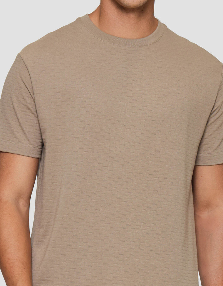 Cole Repeat Text Solid Kaos Casual Pria