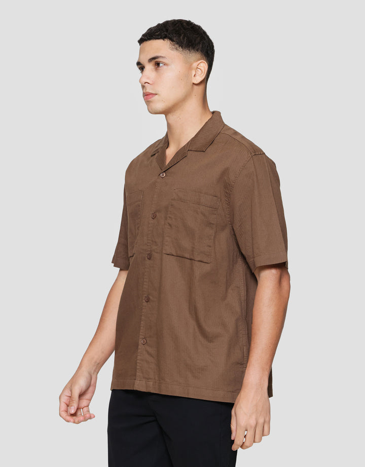 Cole Stripe Camp Colar 2 Pocket Kemeja Lengan Pendek Pria