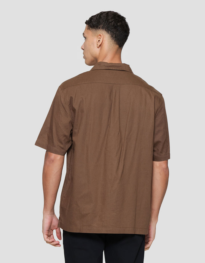 Cole Stripe Camp Colar 2 Pocket Kemeja Lengan Pendek Pria