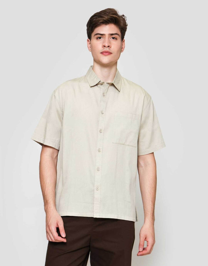 Nevada Plain Bahan Pique Kemeja Lengan Pendek Pria