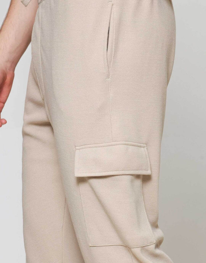 Nevada Knit Cargo With Texture Fabric Celana Panjang Pria