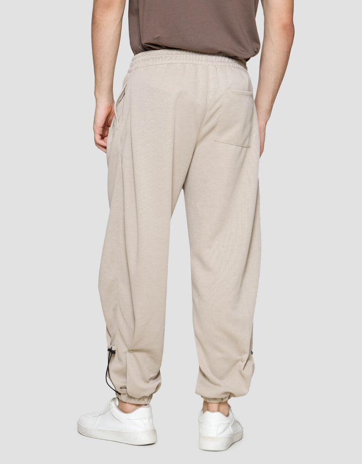 Nevada Knit With Pleats And Stopper Celana Panjang Pria