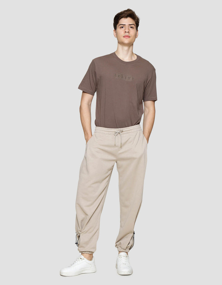 Nevada Knit With Pleats And Stopper Celana Panjang Pria