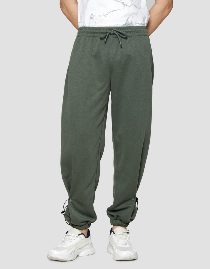 Nevada Knit With Pleats And Stopper Celana Panjang Pria
