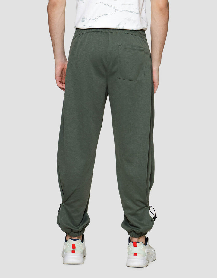 Nevada Knit With Pleats And Stopper Celana Panjang Pria