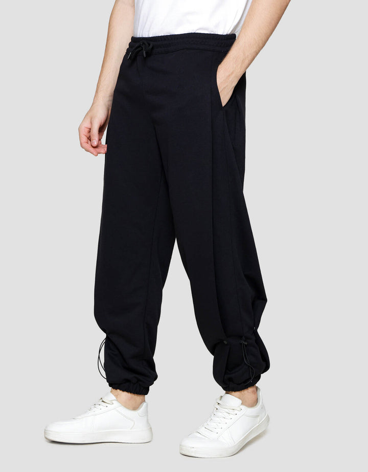 Nevada Knit With Pleats And Stopper Celana Panjang Pria