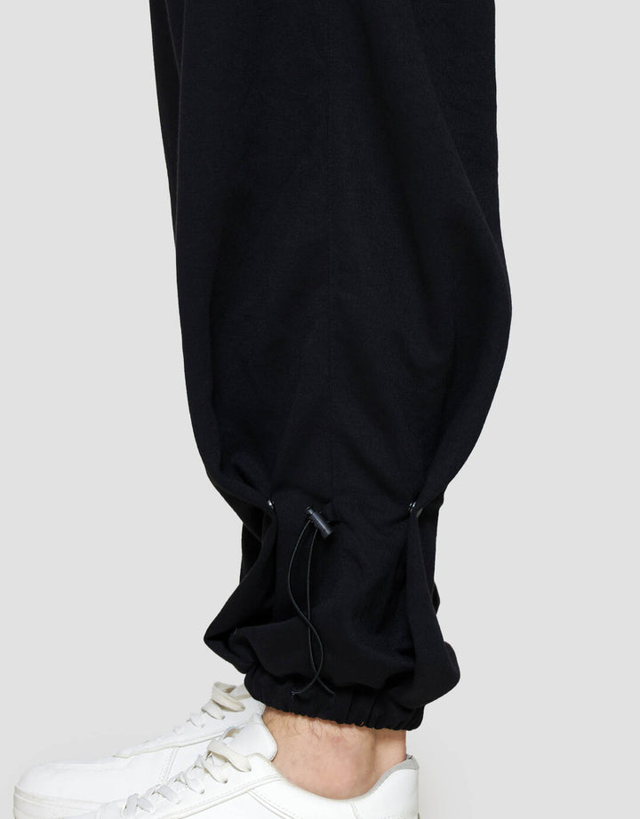 Nevada Knit With Pleats And Stopper Celana Panjang Pria