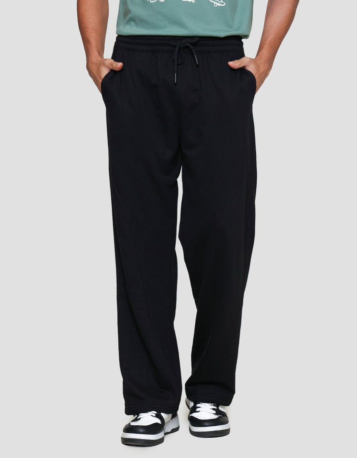 Nevada Loose With Cut And Sewn Celana Panjang Pria