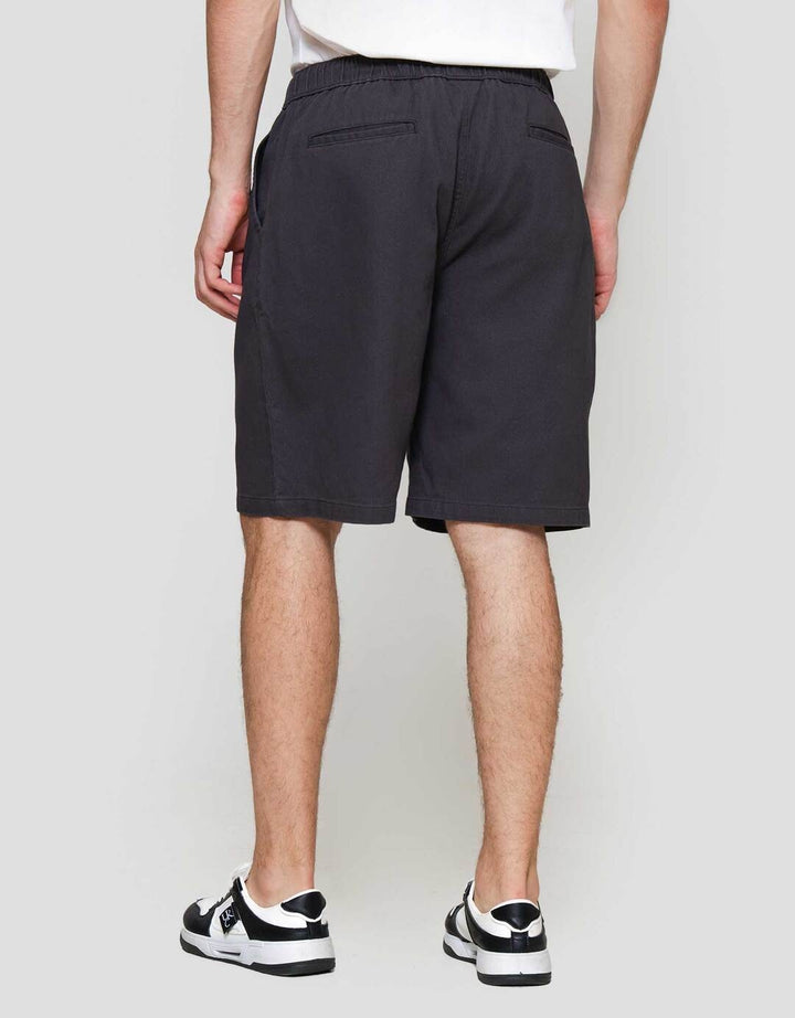 Nevada Woven Basic Big Twill Celana Pendek Pria