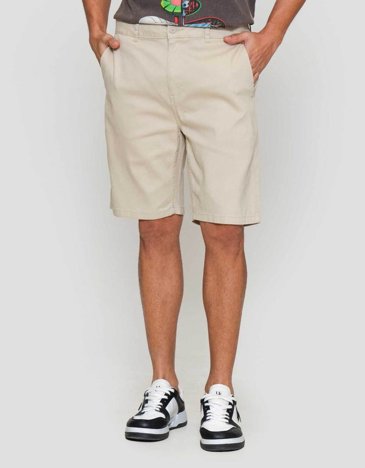 Nevada Woven Slim Fit Celana Pendek Chinos Pria