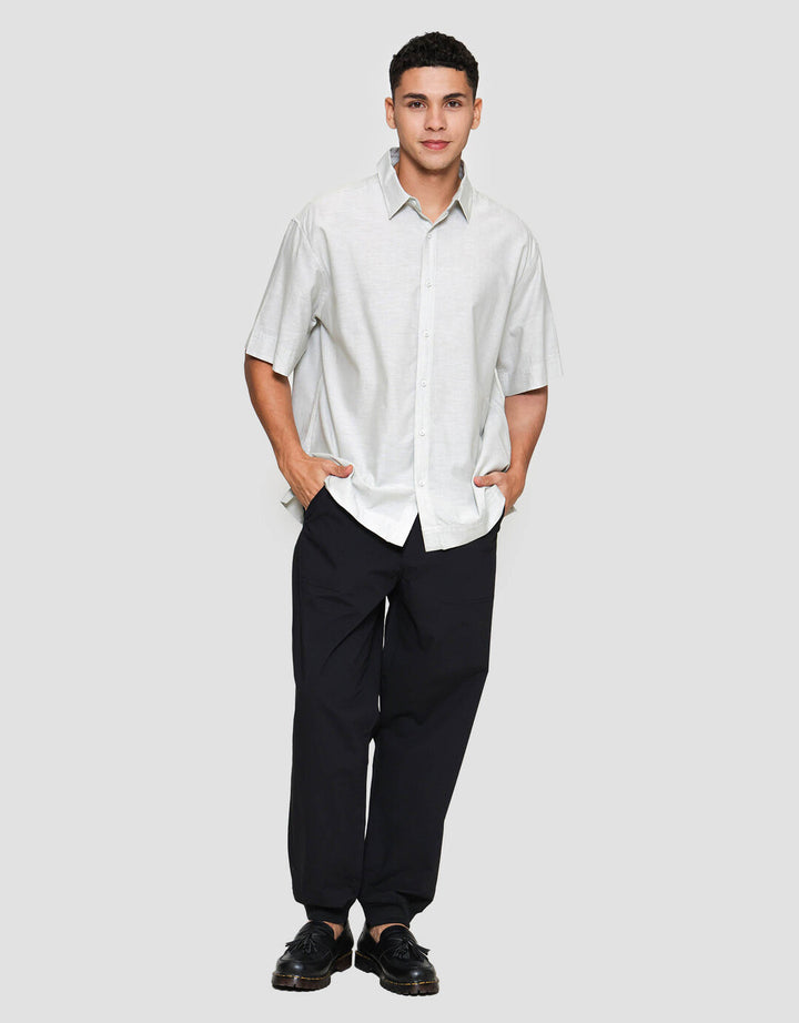 Suko Oversized Linen Non Pocket Solid Kemeja Lengan Pendek Pria