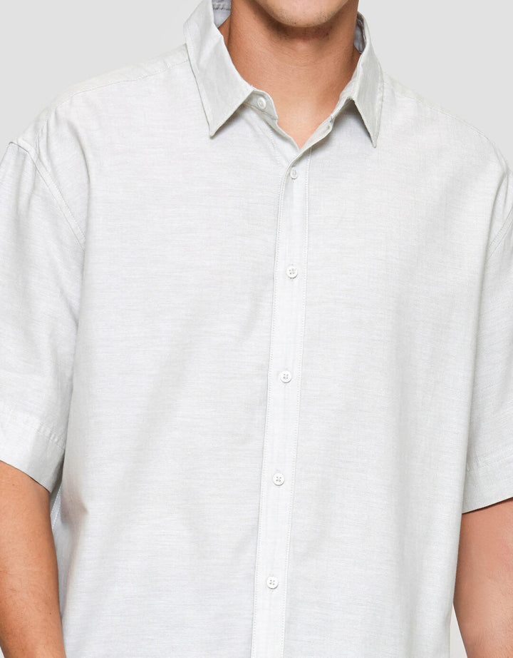 Suko Oversized Linen Non Pocket Solid Kemeja Lengan Pendek Pria