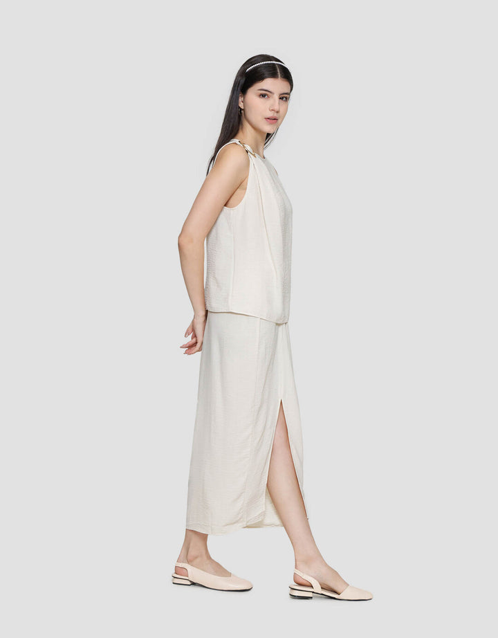 ZES Sleeveless With Gold Buckle On Shoulder Blouse Wanita MPRWT011