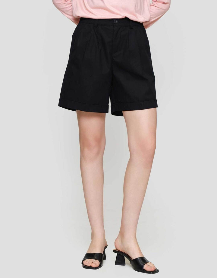 Nevada Woven Basic Pleats Celana Pendek Wanita