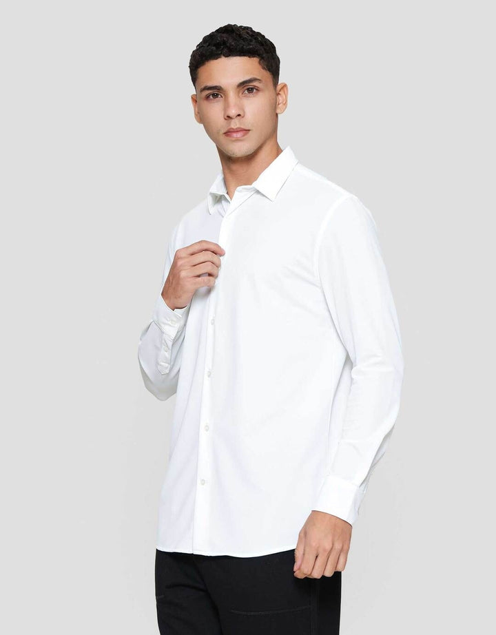 Suko Kemeja Lengan Panjang Bahan Elastis Struktur Kemeja Pria