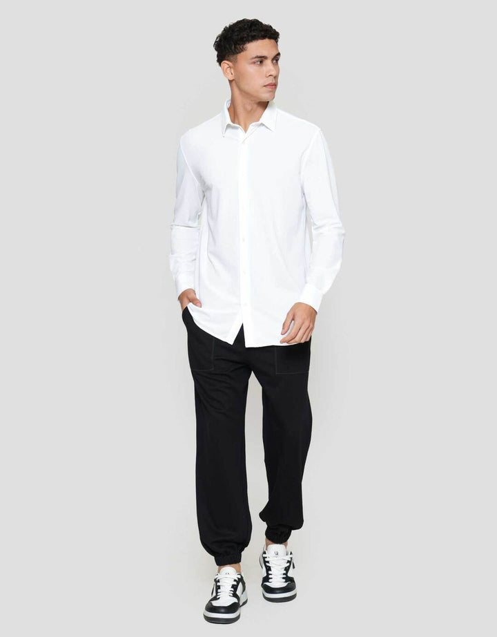 Suko Kemeja Lengan Panjang Bahan Elastis Struktur Kemeja Pria