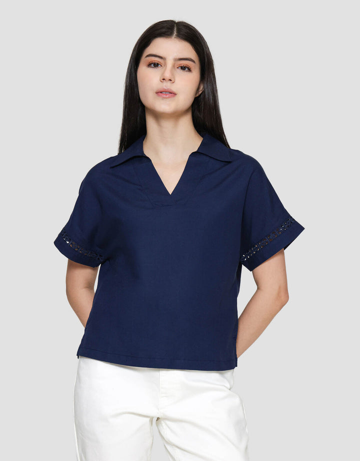 St. Yves Notch Collar With Lace Detail Blouse Wanita