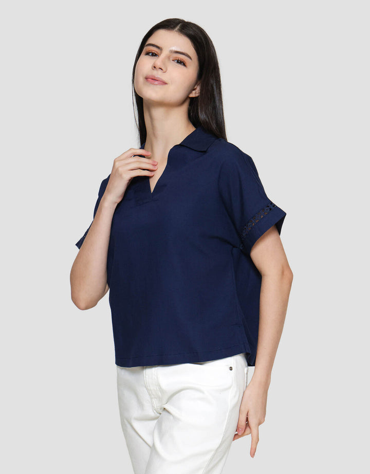St. Yves Notch Collar With Lace Detail Blouse Wanita