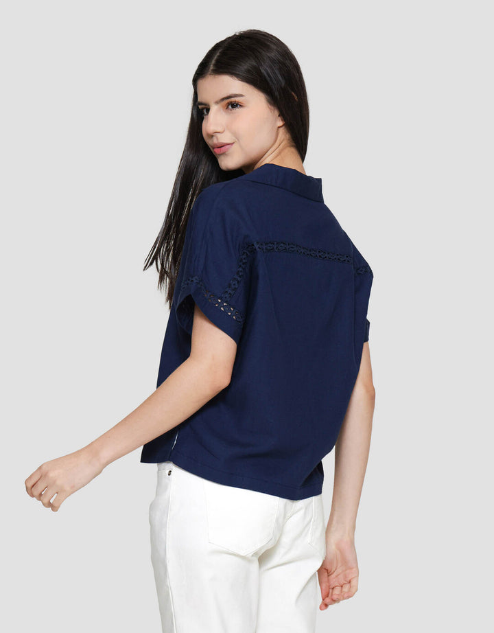 St. Yves Notch Collar With Lace Detail Blouse Wanita