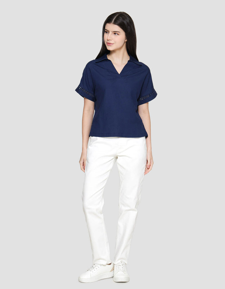 St. Yves Notch Collar With Lace Detail Blouse Wanita
