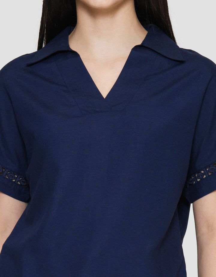 St. Yves Notch Collar With Lace Detail Blouse Wanita