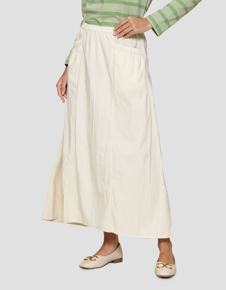 Exit Vellare Rok Wanita