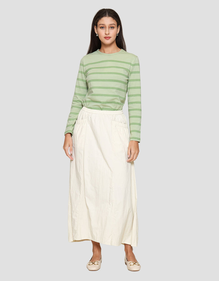 Exit Vellare Rok Wanita