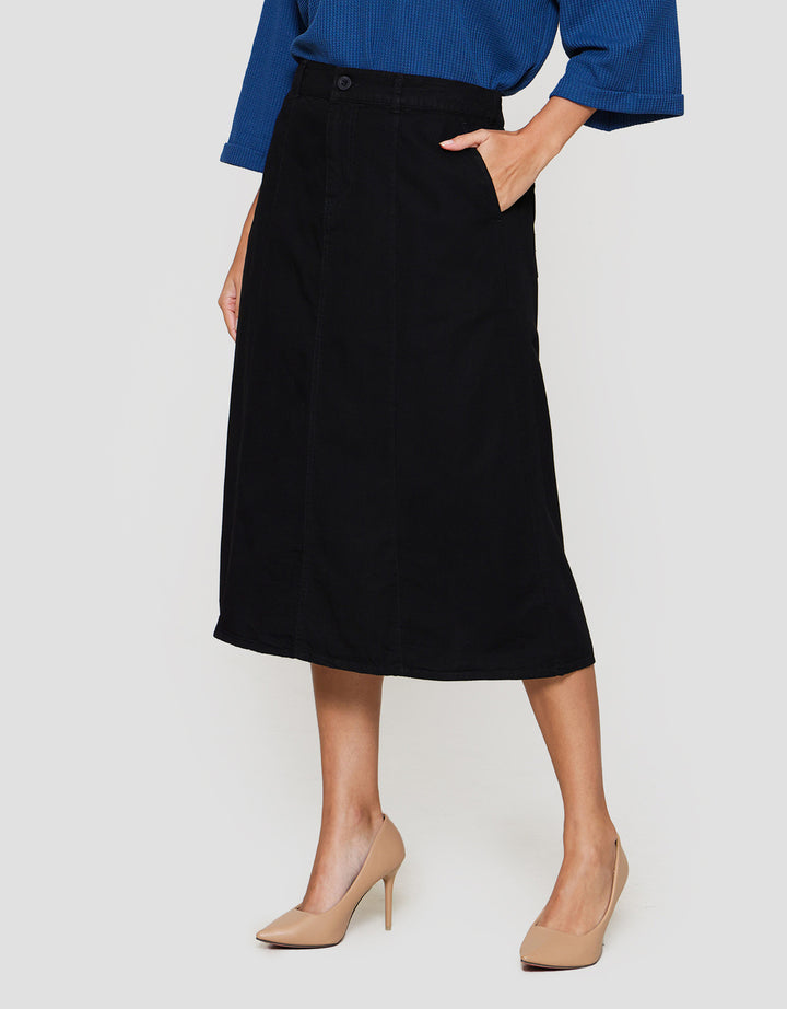 Expand Pirena Rok Wanita