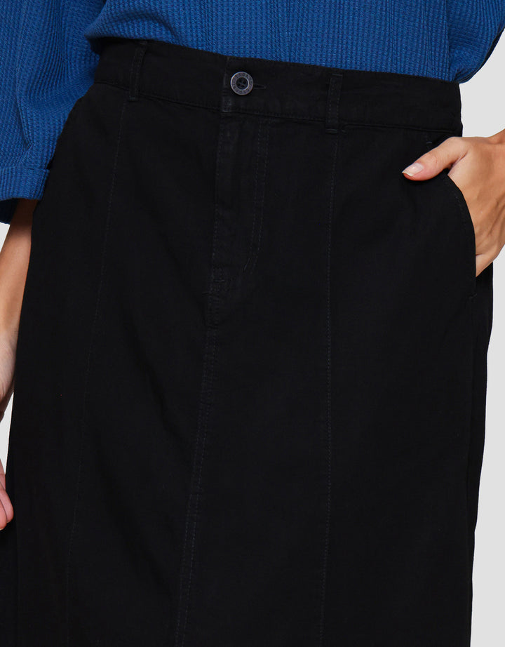 Expand Pirena Rok Wanita