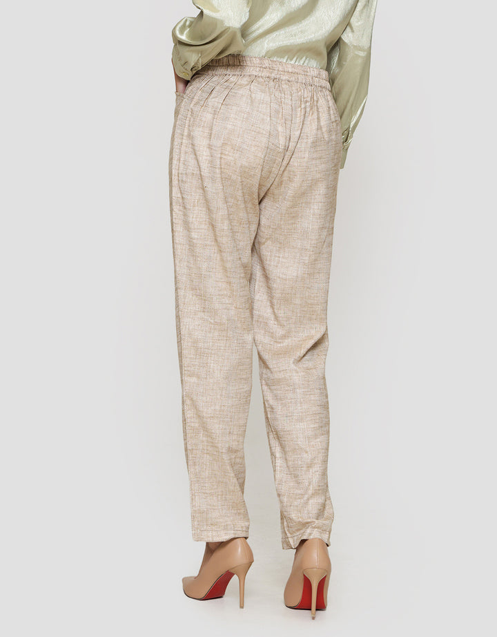 Expand Gisya Celana Wanita