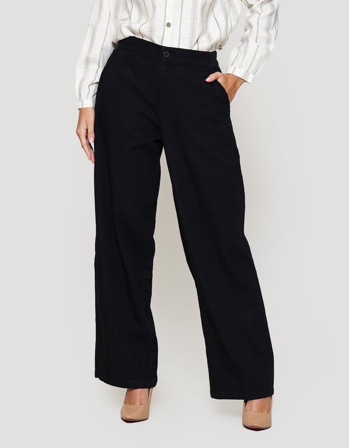 Expand Mizeta Celana Wanita