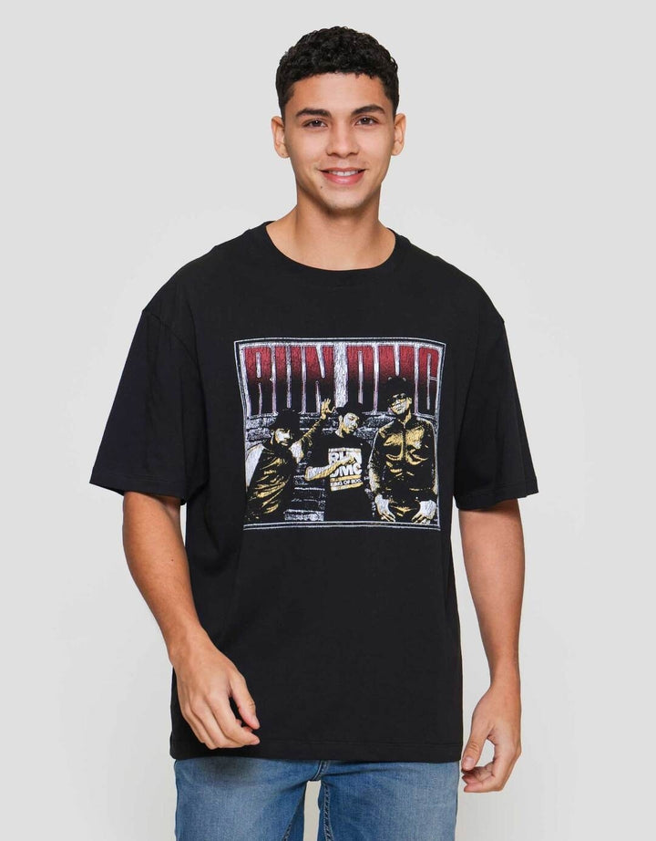 Aos Universal Music Theme Rockstar Run Omg Kaos Pria