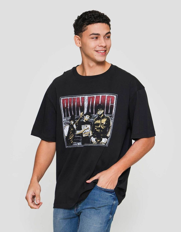 Aos Universal Music Theme Rockstar Run Omg Kaos Pria