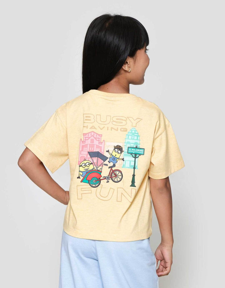 Character Print Minion Becak Kaos Anak Perempuan