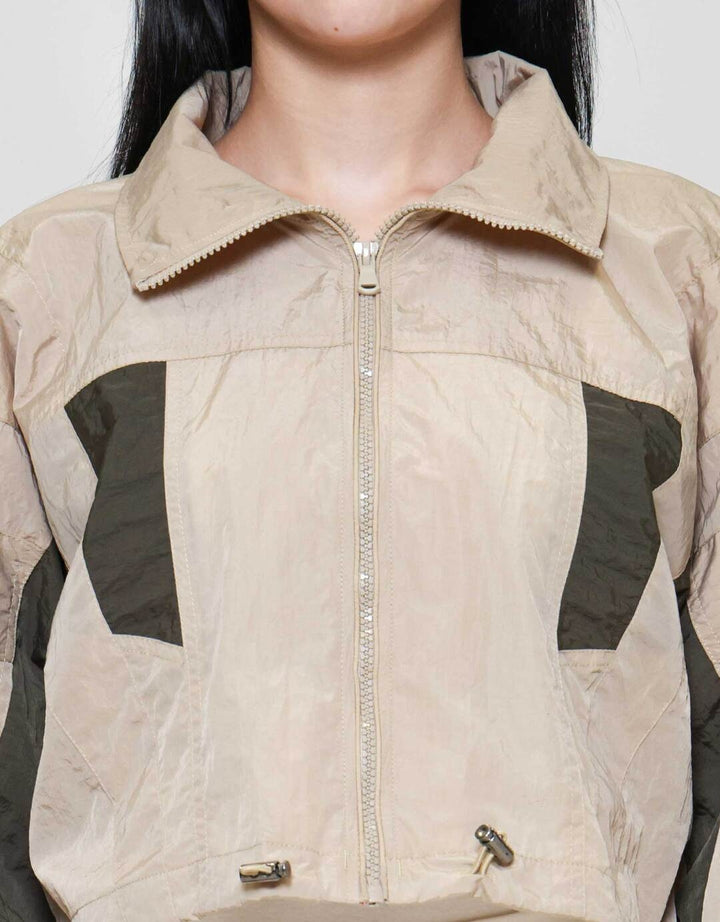 Nevada Sld Boxy Parasut Cut And Sew Jaket Wanita