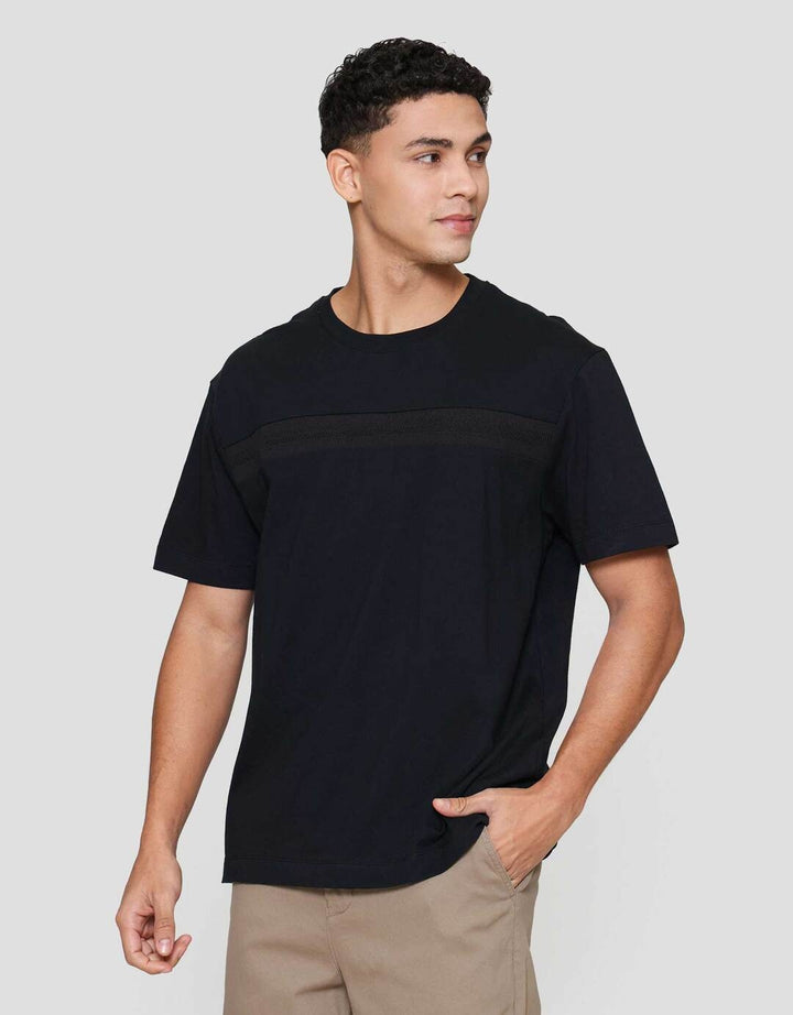 Cole Cut &Sewn Manset Jacquard Kaos Pria