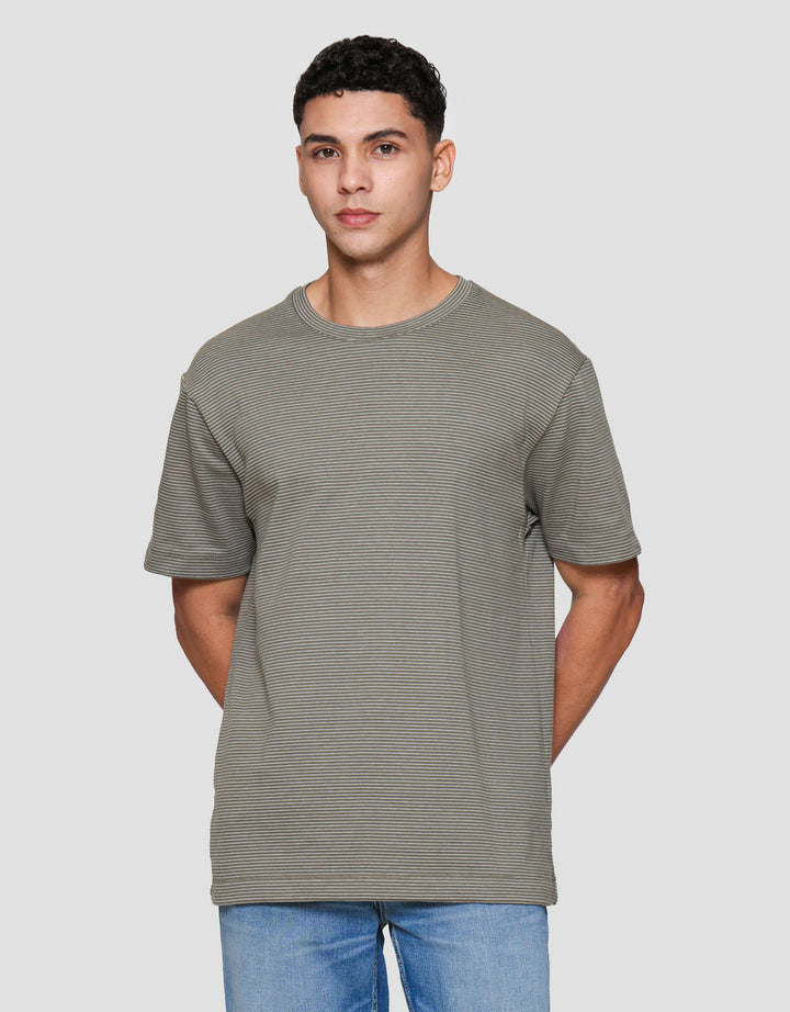 Cole Pin Stripes Kaos Pria