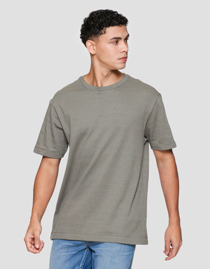 Cole Pin Stripes Kaos Pria