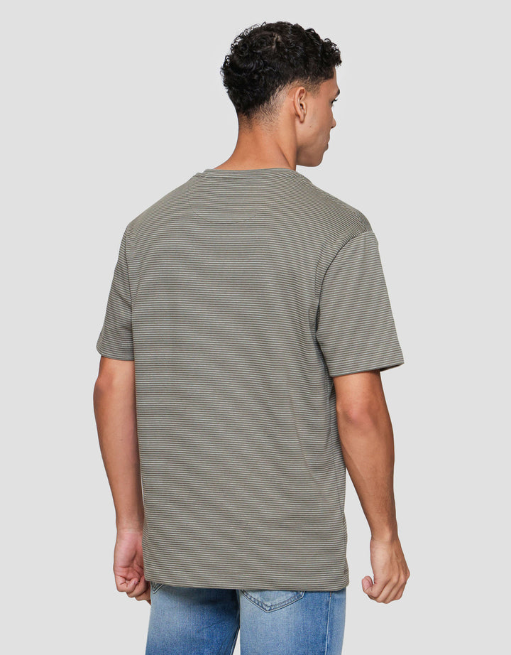 Cole Pin Stripes Kaos Pria