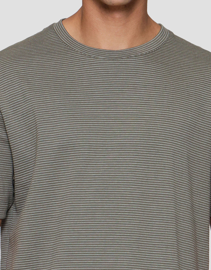 Cole Pin Stripes Kaos Pria