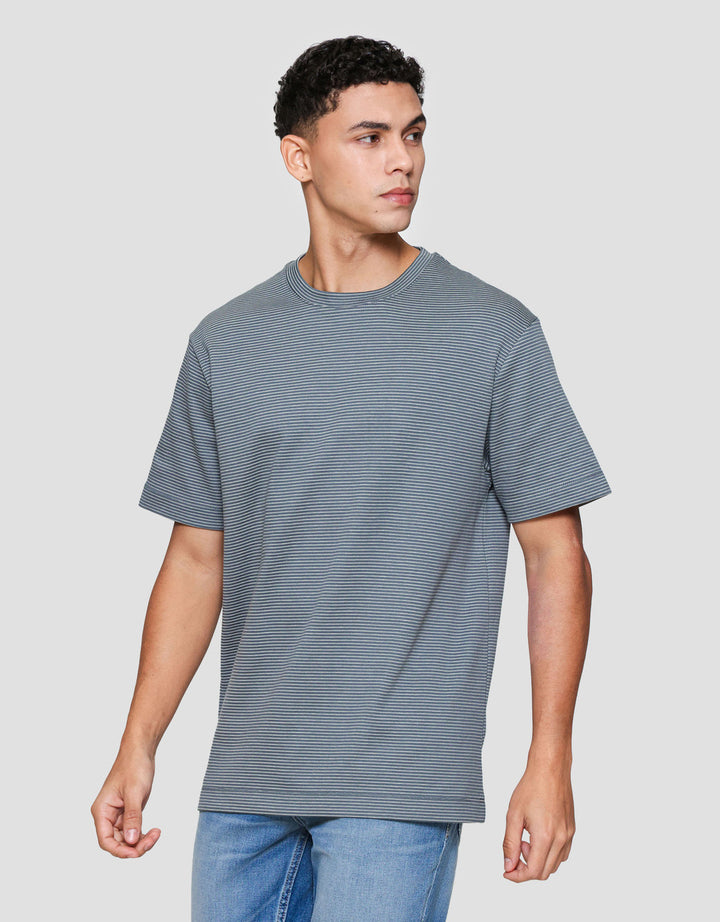 Cole Pin Stripes Kaos Pria