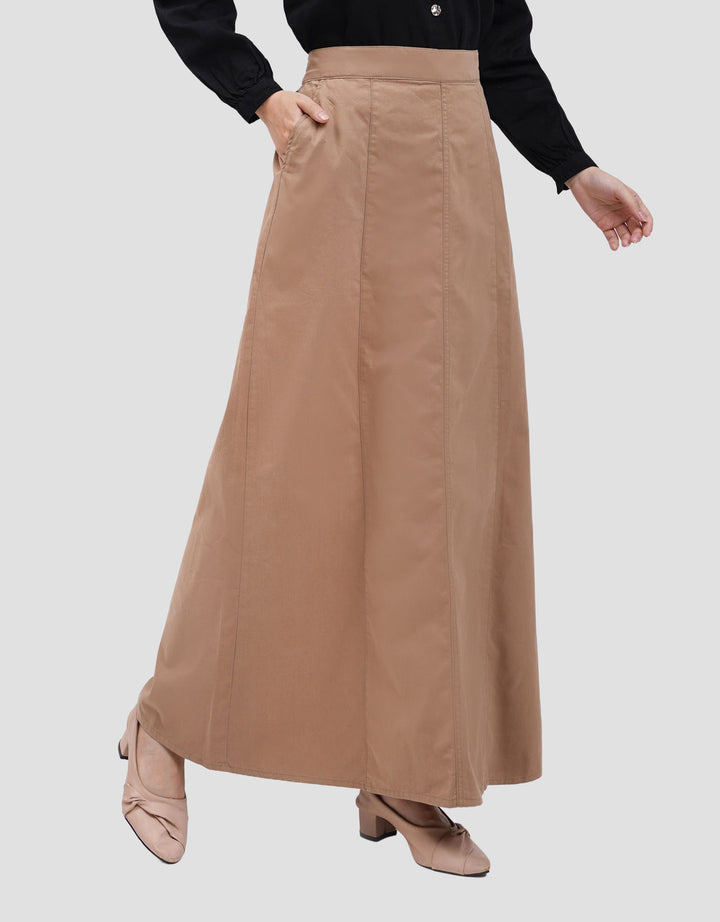 Expand Nydia Rok Wanita